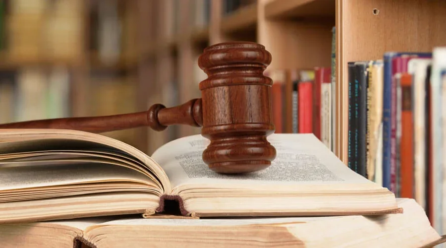 Si tu empresa no paga una sentencia laboral firme en 5 días, se inicia la cobranza laboral con reajustes, intereses y embargos de cuentas, vehículos o devoluciones. Conoce los plazos, defensas y cómo RK Abogados te asesora en cada etapa.