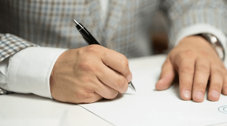 En Chile sí puedes demandar aunque nunca hayas firmado contrato. Conoce tus derechos, qué pruebas sirven y qué indemnizaciones puedes reclamar si trabajaste informalmente.