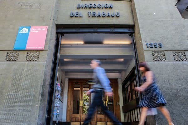 La fiscalización laboral permite que los derechos de los trabajadores no queden solo en la ley, sino que se hagan efectivos en la práctica mediante la intervención de la Dirección del Trabajo.