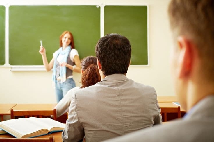Analizamos si los docentes de establecimientos particulares subvencionados tienen derecho al feriado proporcional, conforme al Estatuto Docente y al criterio de la Dirección del Trabajo.