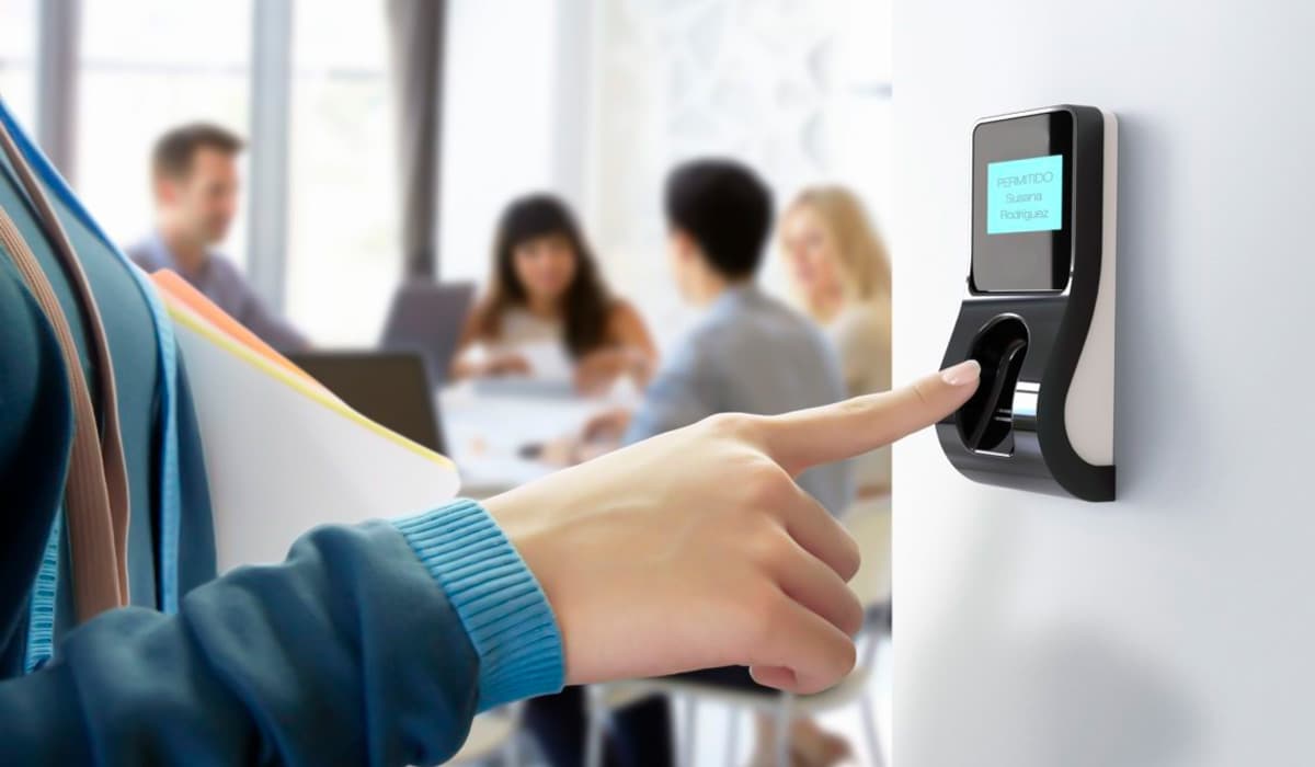 Conoce las principales exigencias para los sistemas electrónicos de asistencia laboral y los riesgos de usar plataformas no autorizadas por la Dirección del Trabajo.